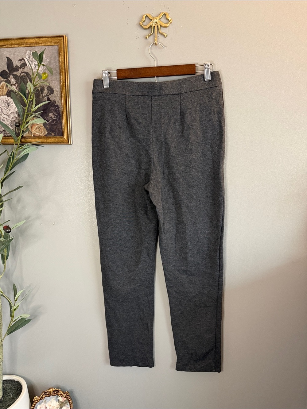 89th & Madison Gray Ponte Pull On Pants Button Detail Medium - Picture 7 of 8